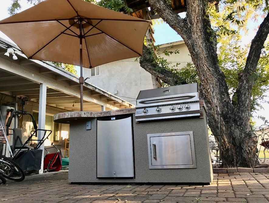 Kokomo Grill BBQ Island Maui 7'6" with 33" Round Bar, LED Lights & Built-In BBQ - Home Outpost Supply